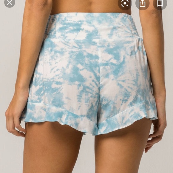 Sky and Sparrow Ruffle The Dye Short - Picture 3 of 5